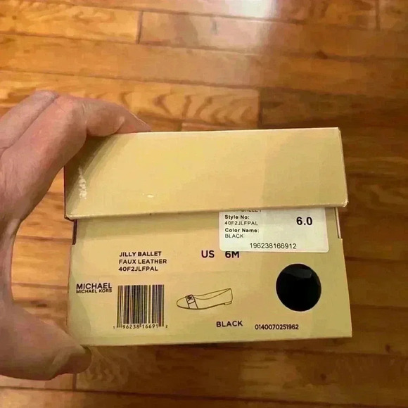 Michael Kors Brand new with box Jilly Ballet size 6 - Picture 10 of 14